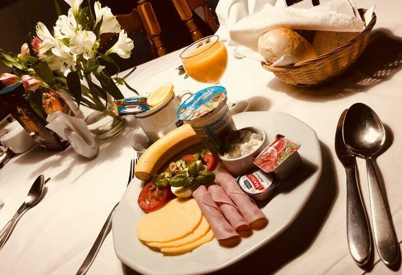 Номер Стандарт, Restauracja Pensjonat Buda