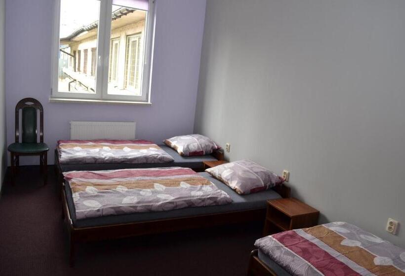 经济房, Hostel Mikołajczyka59