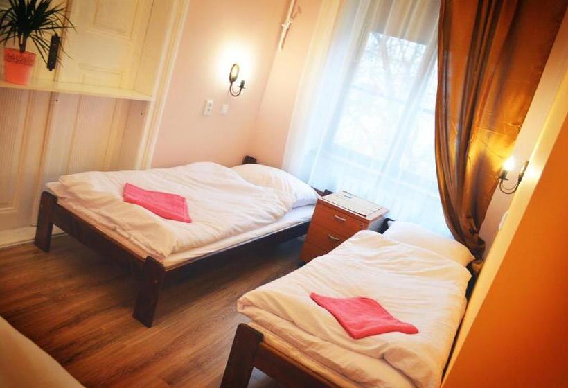 Номер Стандарт Трехместный, Hostel U Kmity
