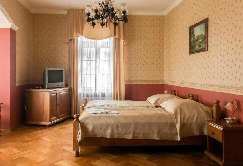 Номер Стандарт, Pałac Bałoszyce