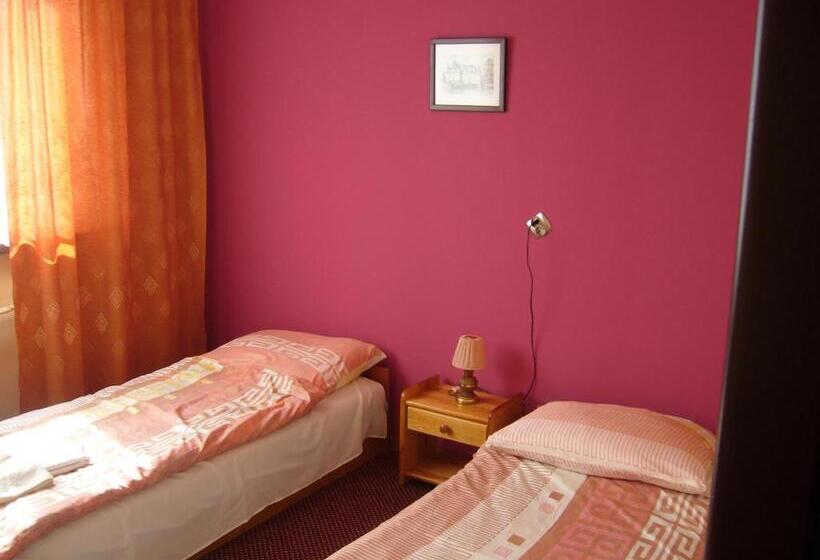 غرفة قياسية, Karet Obiekt Hotelowy