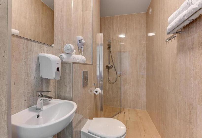 Номер Стандарт Трехместный, Mile Gdansk Airport & Parking Długoterminowy