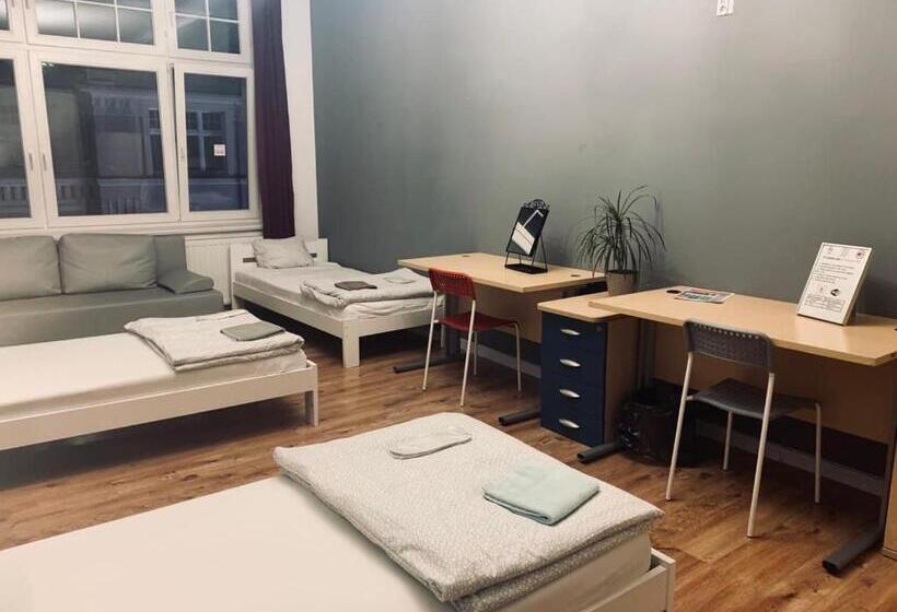 共用房间的床, Chilli Hostel