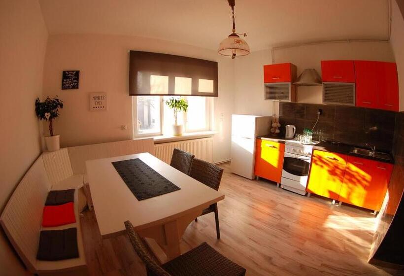 Family Suite, Kwatery U Jarka Z Ogrodem I Parkingiem