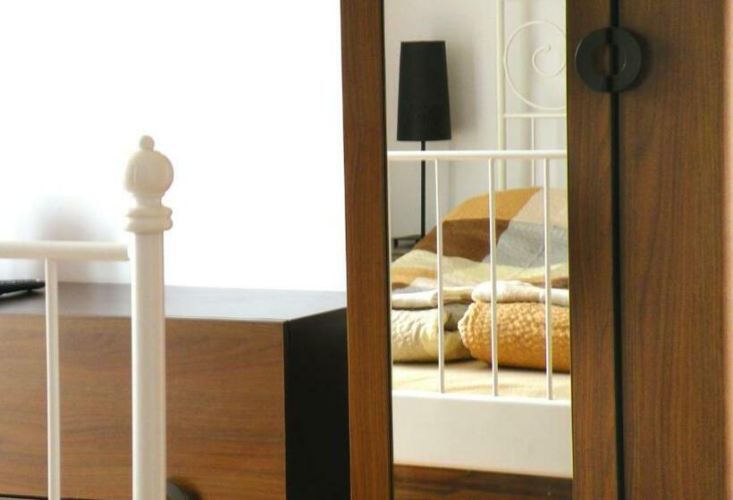 Номер Стандарт, Route 7 Rooms