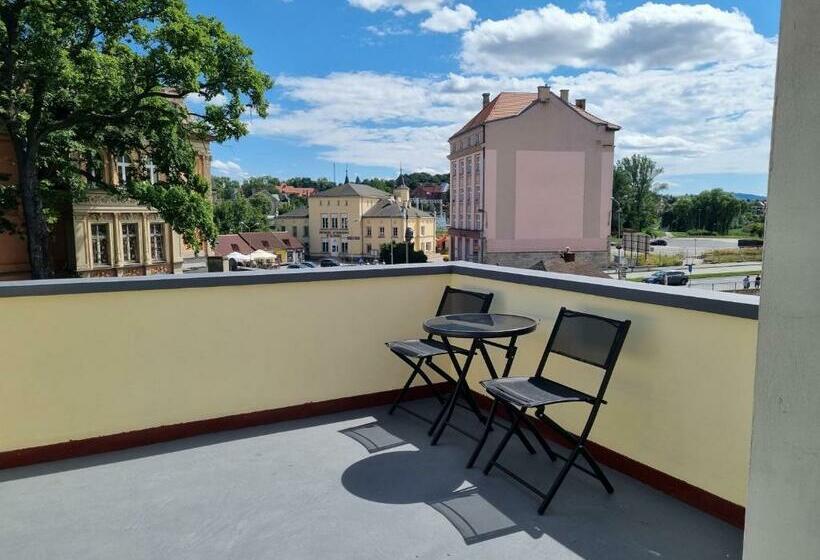 Номер Стандарт, Przy żelaznym Moście