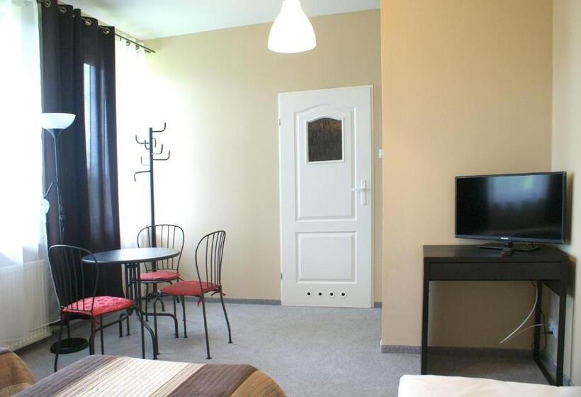 Номер Стандарт Трехместный, Hostel Zamość   Pokoje Gościnne