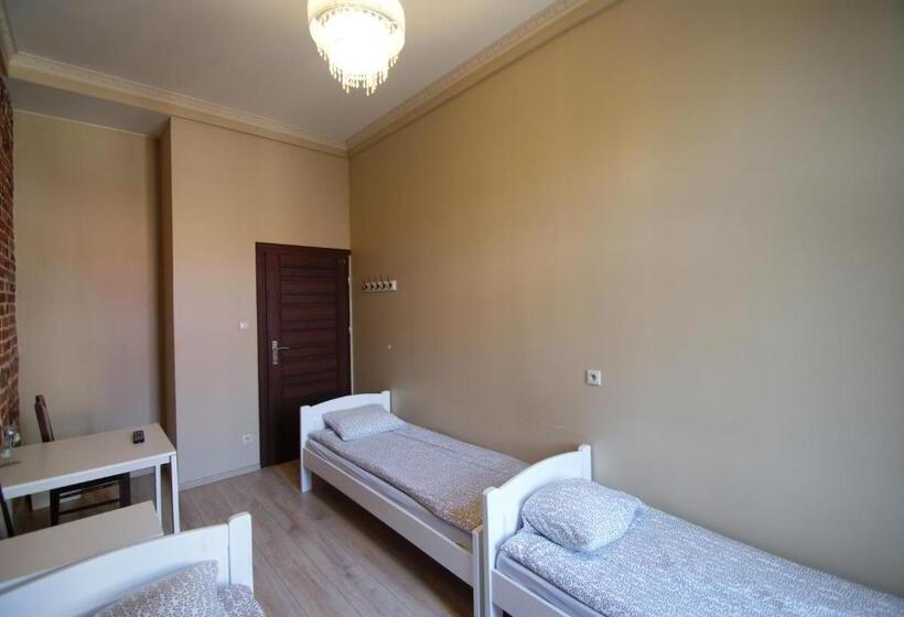 Студия Стандарт, Vanilla Hostel Wrocław