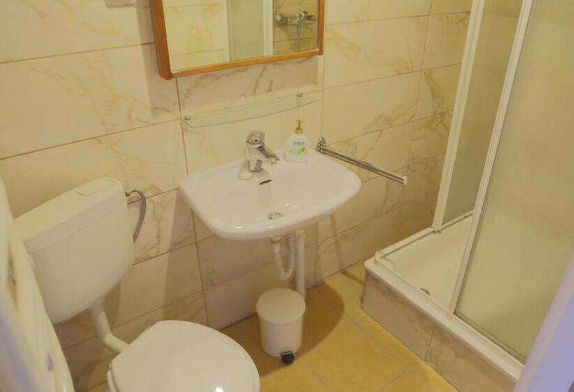اتاق استاندارد سه نفره, Willa Maksymilian Bed And Breakfast