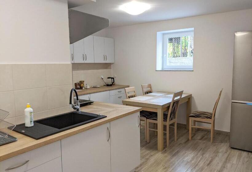 基本间, H2u Lux Hostel Dla Ciebie