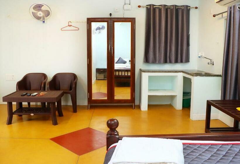 اتاق استاندارد با چشم‌انداز استخر, Auro Sunrise Resort Auroville