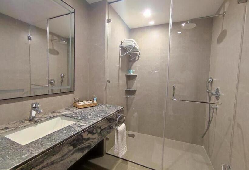 اتاق لوکس با چشم‌انداز, Ramada By Wyndham Murree Lower Topa Resort