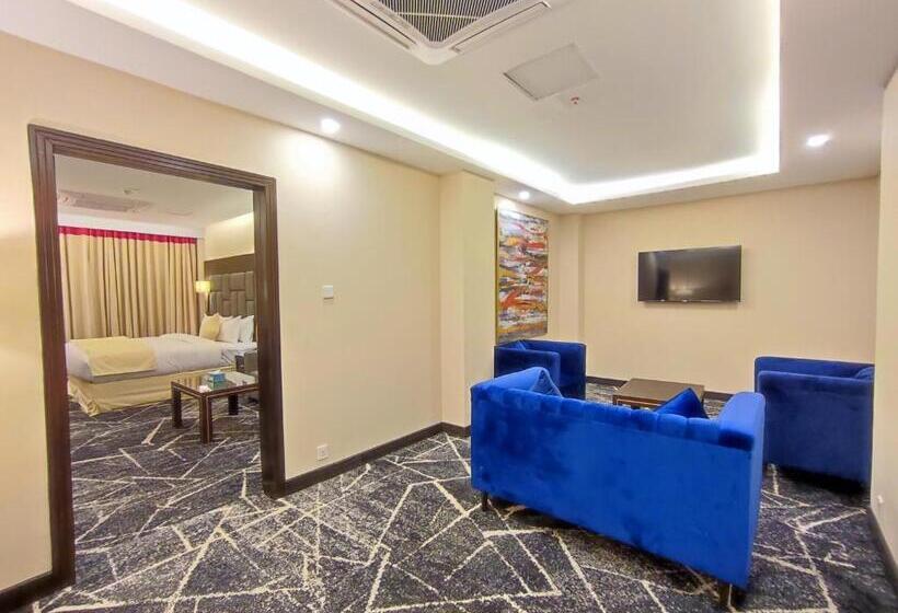 سوییت اجرایی, Ramada By Wyndham Murree Lower Topa Resort