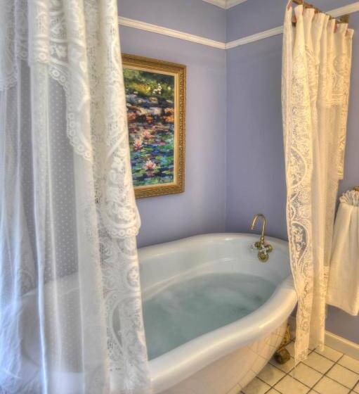 Quarto Estandar com Hidromassagem, Blue Mountain Mist Country Inn