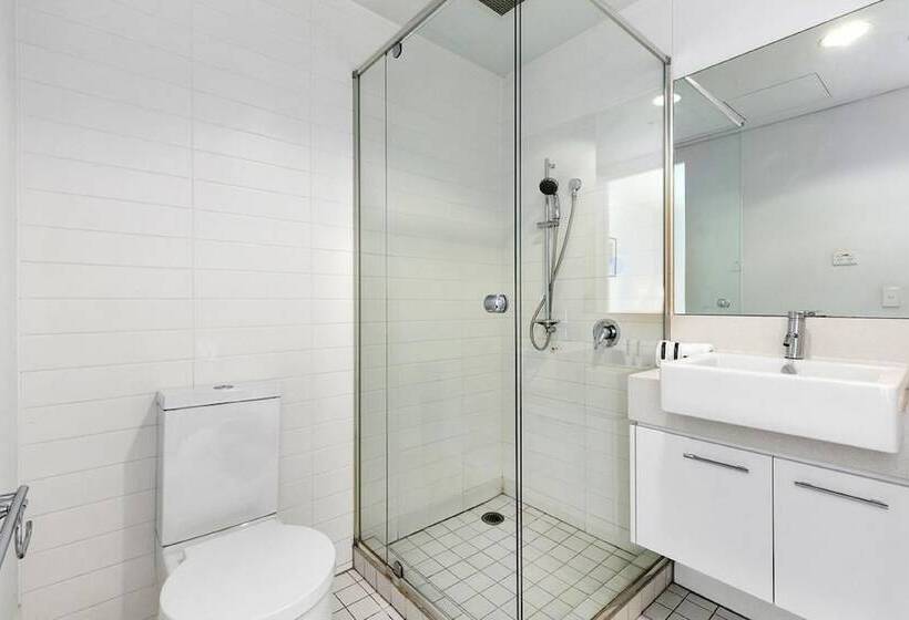 2 Bedroom Apartment with Views, Docklands Private Collection   City Harbour Apartments