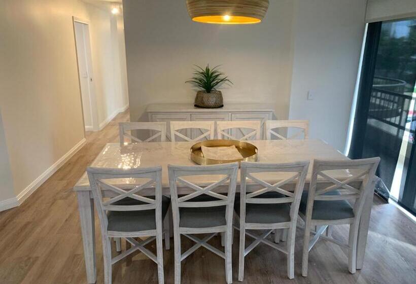 Апартаменты 3 Спальни, Norfolk Luxury Beachfront Apartments