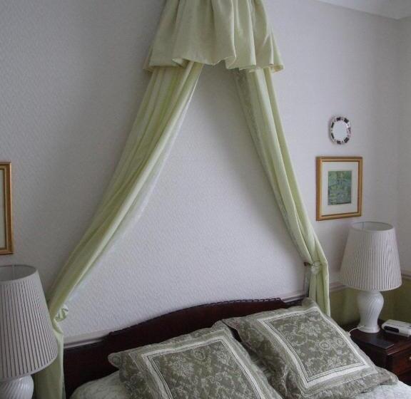 Номер Стандарт, Tall Storeys