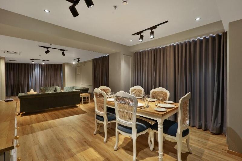 Трехместный Номер Комфорт, Sunday Hotel Vadodara