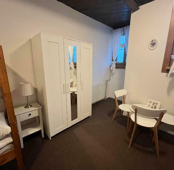 Habitación Cuádruple Estándar, Schronisko Gościniec Równica