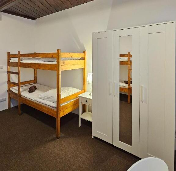 Habitación Cuádruple Estándar, Schronisko Gościniec Równica