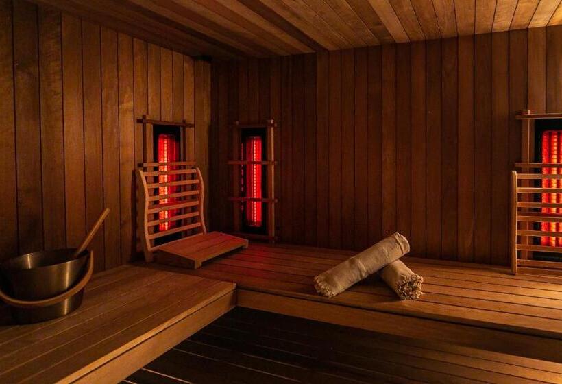 Номер Deluxe с Балконом, The Newport Lodge   Incl 3h Wellness & Use Ebikes & Breakfast