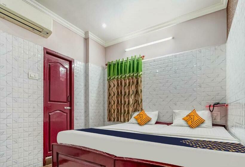 Трехместный Номер Классика, Spot On Madhavi Residency & Lodge