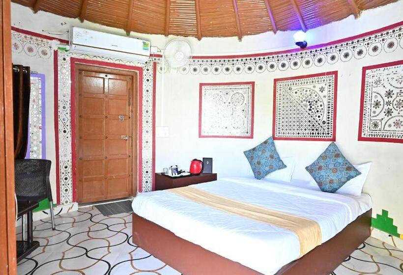 Номер Deluxe, Modhera Sunrise Resort   Tents Bhungas Jungle Restaurants & Candlelight Dining