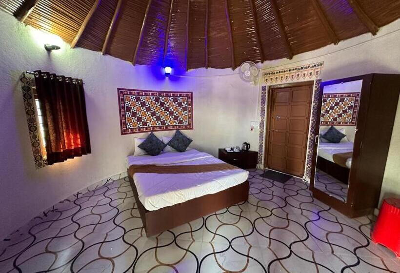 Номер Deluxe, Modhera Sunrise Resort   Tents Bhungas Jungle Restaurants & Candlelight Dining