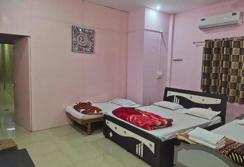Семейный Номер, Vrundavan Resort, Narmada