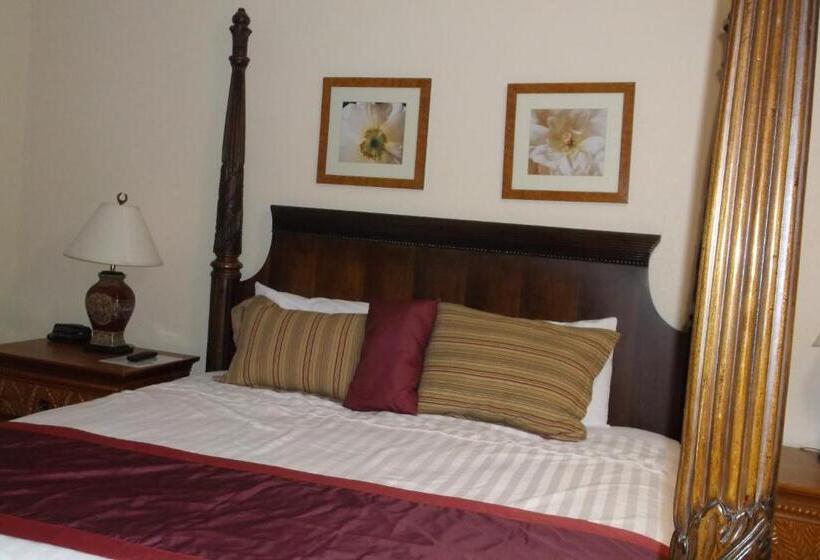 스탠다드 룸 킹사이즈 침대, Days Inn & Suites By Wyndham Lake Okeechobee