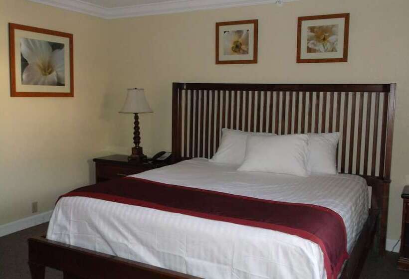 스탠다드 스튜디오 더블 침대, Days Inn & Suites By Wyndham Lake Okeechobee