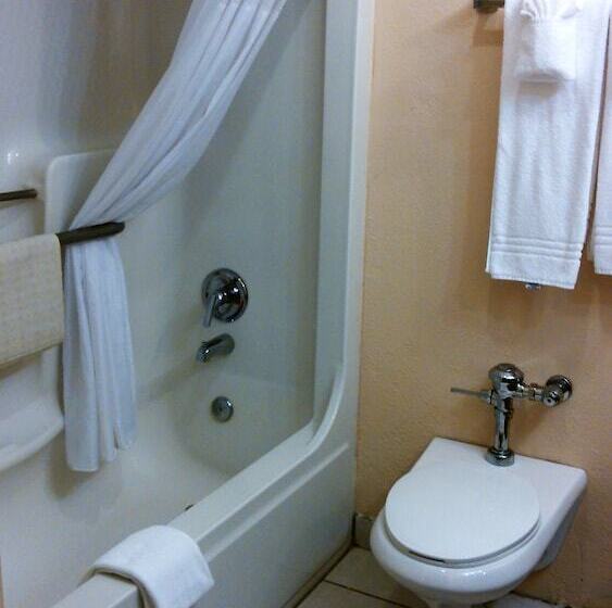 스탠다드 스튜디오 더블 침대, Days Inn & Suites By Wyndham Lake Okeechobee