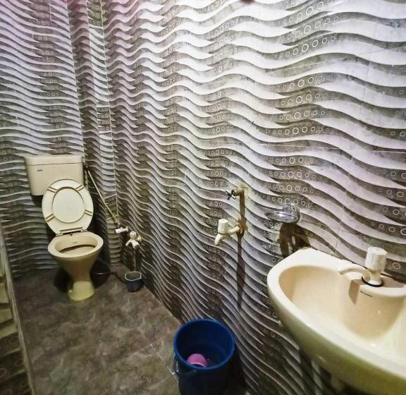 غرفة كلاسيكية ثلاثية, Pop Shiv Ganga Hotel Near Sudarshan Cinema