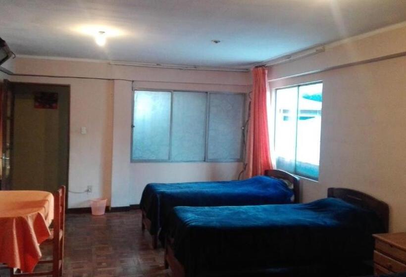 اتاق استاندارد سه تخته با سرویس بهداشتی مشترک, Hostal Isidoros