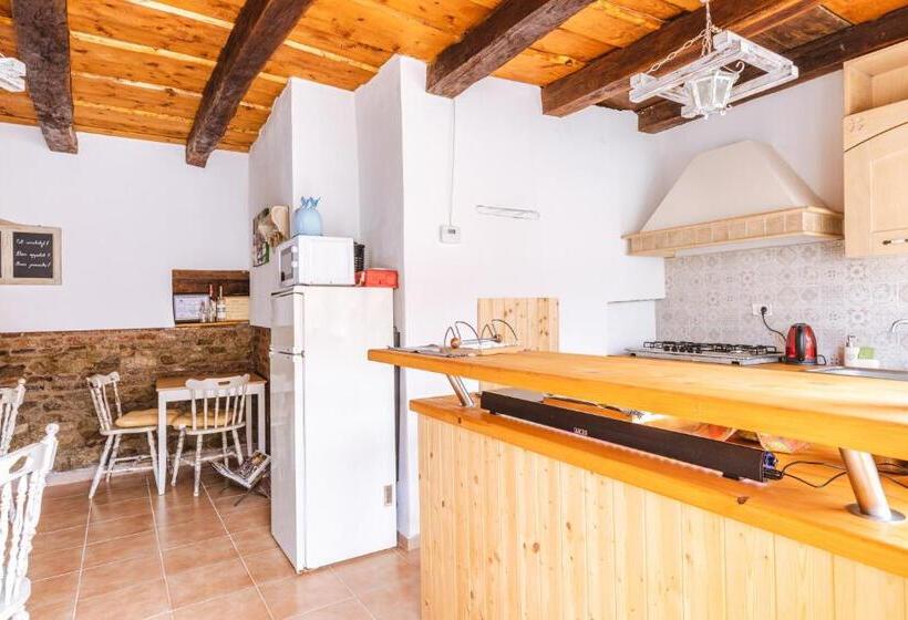 Дом 3 Спальни, Chalet Giuel