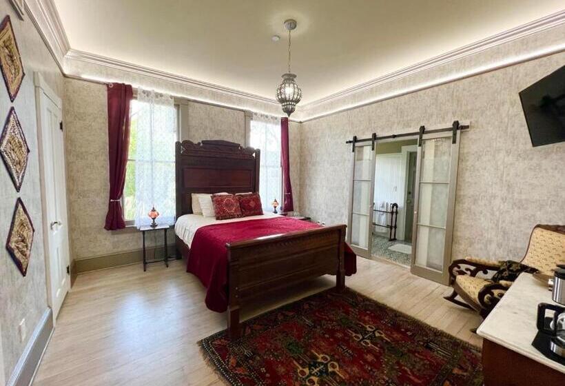 اتاق لوکس با بالکن, 1001 Nights Historic Bed And Breakfast Adults Only