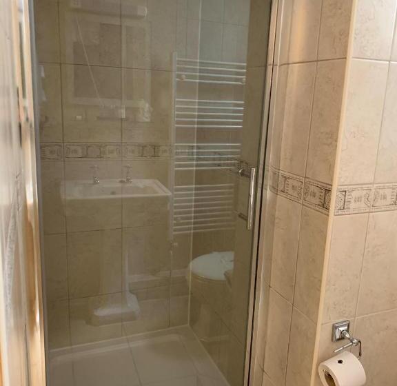 Номер Basic, Peregrine House