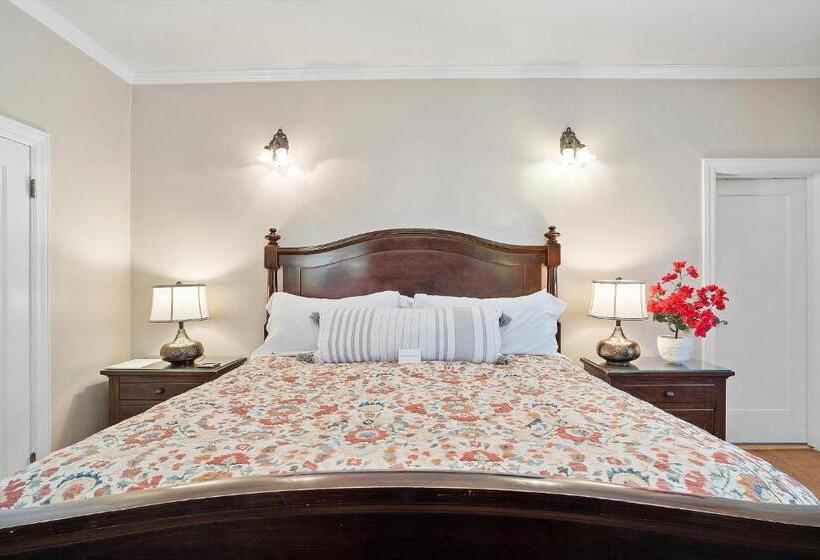 带大床的标准间, Cinnamon Bear Creekside Inn