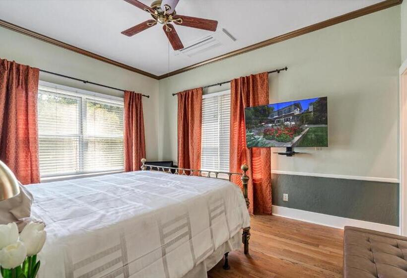 带大床的标准间, Cinnamon Bear Creekside Inn