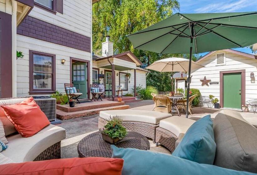 标准间, Cinnamon Bear Creekside Inn