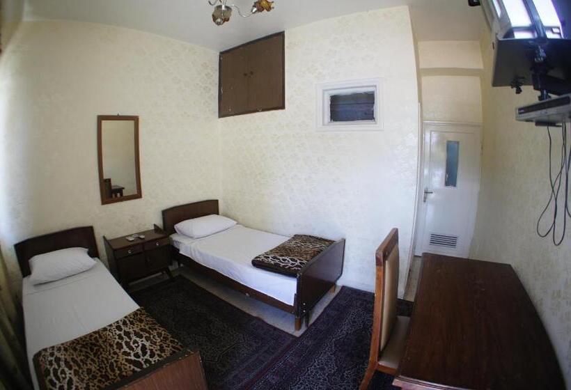 اتاق استاندارد یک نفره, Sun Rise Hotel & Hostel & Tours
