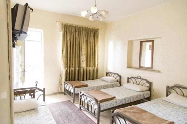 اتاق استاندارد سه نفره, Sun Rise Hotel & Hostel & Tours