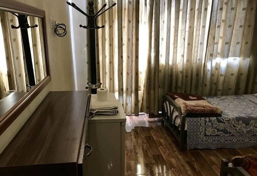 اتاق استاندارد یک نفره, Sun Rise Hotel & Hostel & Tours