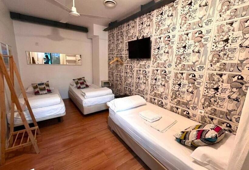 Standard Triple Room Shared Bathroom, Lisbon Destination Hostel