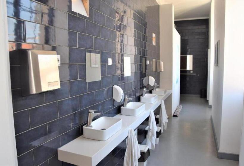 Standard Triple Room Shared Bathroom, Lisbon Destination Hostel