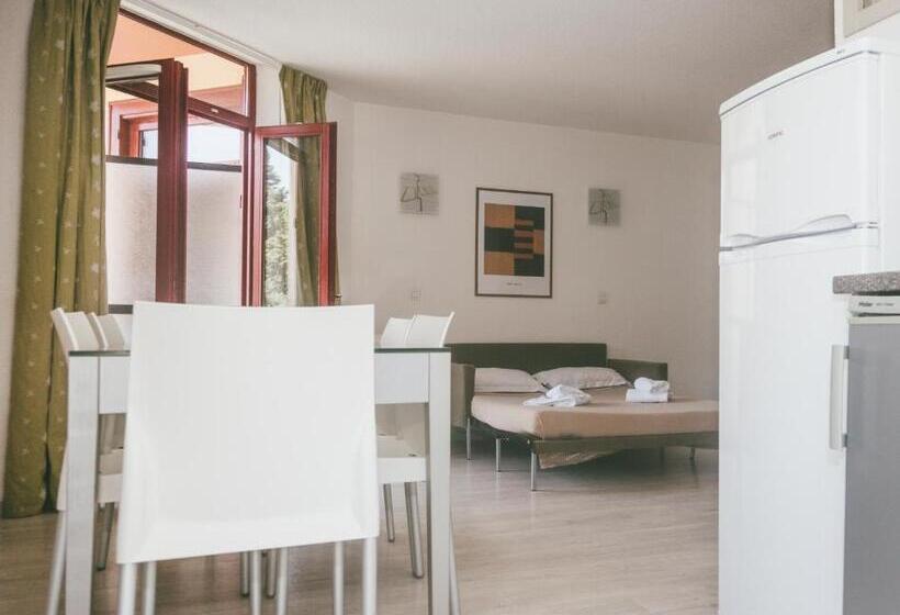 Апартаменты 2 Спальни, Terres De France   Appart Hotel Le Splendid