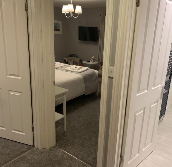 Family Suite, Hensleigh House