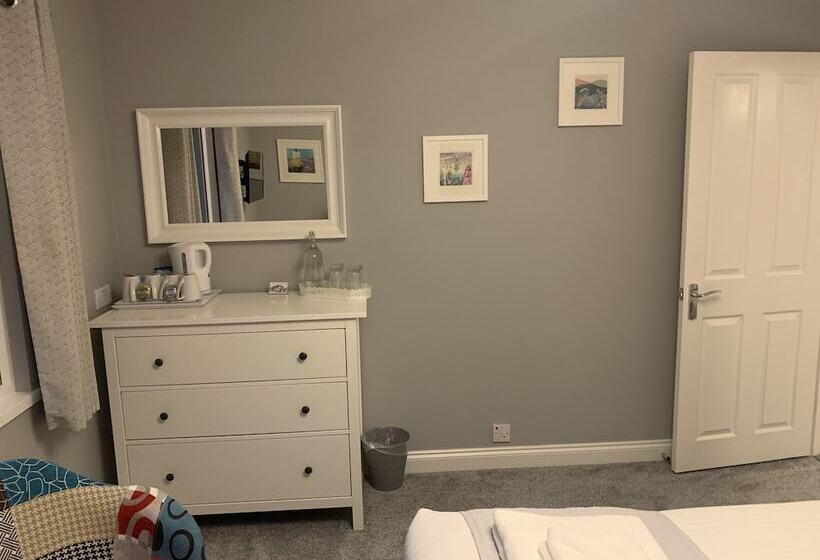 Family Suite, Hensleigh House