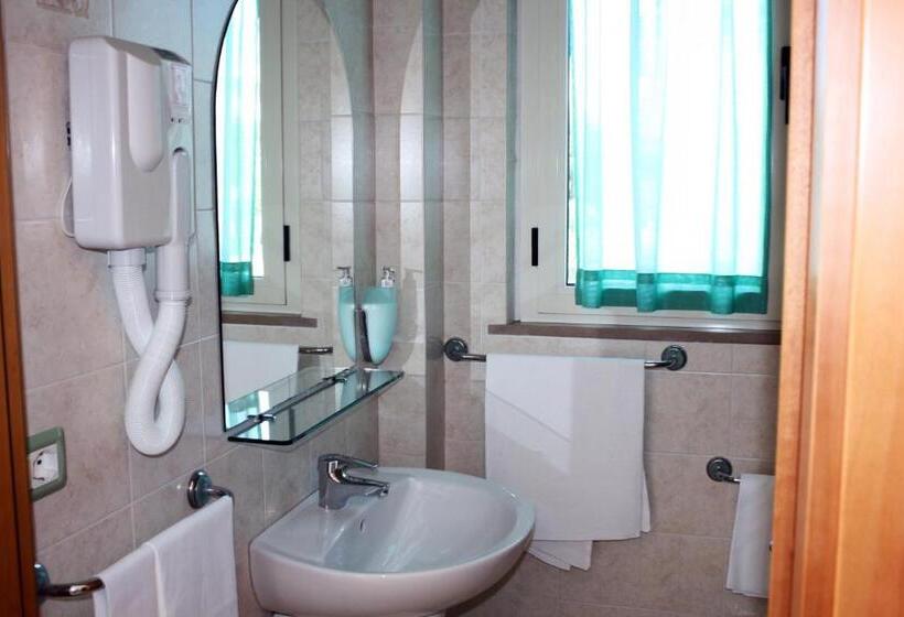 اتاق لوکس با بالکن و چشم‌انداز دریا, San Remo   All Inclusive   Fronte Mare   Spiaggia Privata