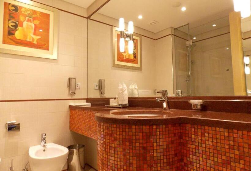 اتاق کلاب, Millennium Hotel & Convention Centre Kuwait